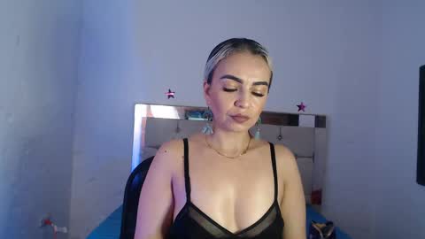 Snapshot of julieta__fox_ chatting on 02-24-25, 02:51 julieta__fox_ online show from 02-24-25, 02:51