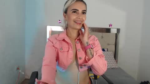 Snapshot of julieta__fox_ chatting on 02-28-25, 08:09 julieta__fox_ online show from 02-28-25, 08:09