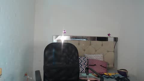 Snapshot of julieta__fox_ chatting on 03-03-25, 09:33 julieta__fox_ online show from 03-03-25, 09:33