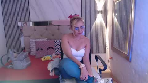 julieta__fox_ online show from 03-09-26, 02:15