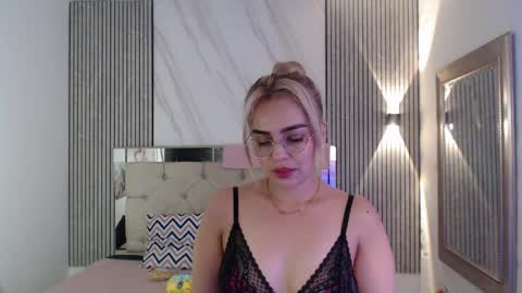 julieta__fox_ online show from 04-08-26, 03:50