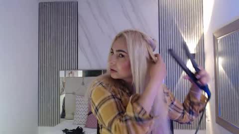 Snapshot of julieta__fox_ chatting on 06-08-26, 03:56 julieta__fox_ online show from 06-08-26, 03:56