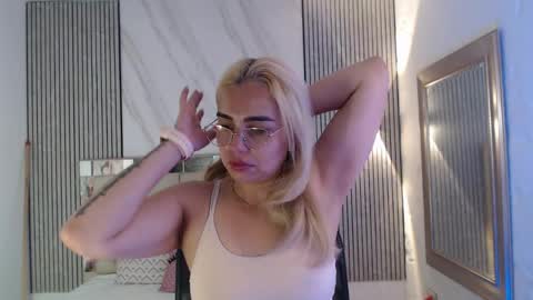 Snapshot of julieta__fox_ chatting on 06-09-26, 03:23 julieta__fox_ online show from 06-09-26, 03:23