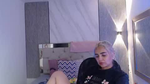 Snapshot of julieta__fox_ chatting on 07-10-26, 03:55 julieta__fox_ online show from 07-10-26, 03:55