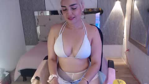 Snapshot of julieta__fox_ chatting on 07-14-26, 08:14 julieta__fox_ online show from 07-14-26, 08:14