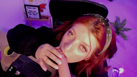 Snapshot of julieta_alves chatting on 05-12-26, 11:13 July online show from 05-12-26, 11:13