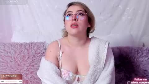 Snapshot of julieta_cooper20 chatting on 07-14-26, 04:06 Juli online show from 07-14-26, 04:06