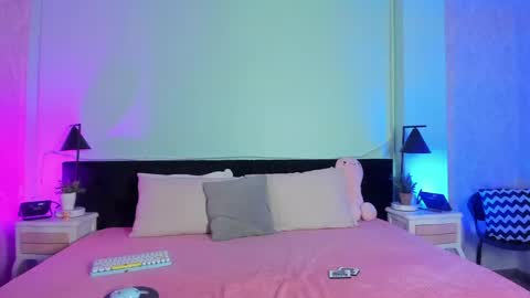 Snapshot of julieta_cortes__ chatting on 04-21-26, 08:12 Julieta online show from 04-21-26, 08:12
