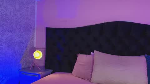 Snapshot of julieta_cortes__ chatting on 05-23-26, 09:35 Julieta online show from 05-23-26, 09:35
