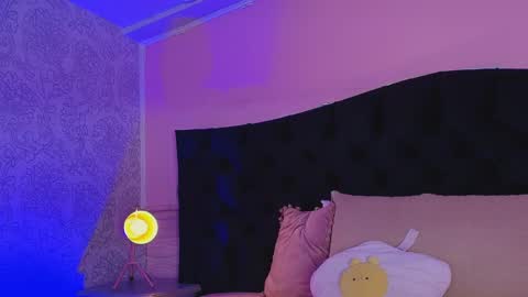 Snapshot of julieta_cortes__ chatting on 05-25-26, 12:00 Julieta online show from 05-25-26, 12:00