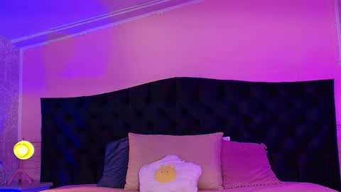 Snapshot of julieta_cortes__ chatting on 05-30-26, 12:24 Julieta online show from 05-30-26, 12:24