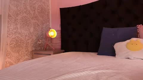 Snapshot of julieta_cortes__ chatting on 06-23-26, 07:45 Julieta online show from 06-23-26, 07:45