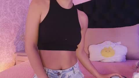 Snapshot of julieta_cortes__ chatting on 07-03-26, 12:44 Julieta online show from 07-03-26, 12:44
