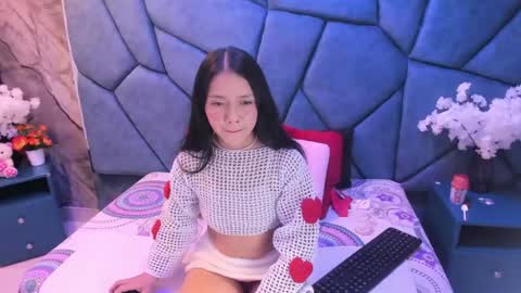 Snapshot of julieta_diamond chatting on 06-14-26, 03:30 Julieta online show from 06-14-26, 03:30