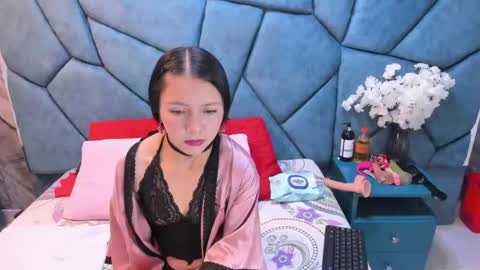 Snapshot of julieta_diamond chatting on 06-17-26, 03:31 Julieta online show from 06-17-26, 03:31