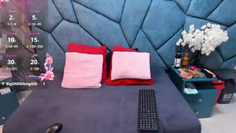Snapshot of julieta_diamond chatting on 06-25-26, 05:56 Julieta online show from 06-25-26, 05:56