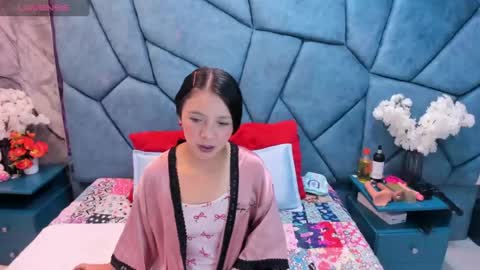Snapshot of julieta_diamond chatting on 07-14-26, 03:22 Julieta online show from 07-14-26, 03:22