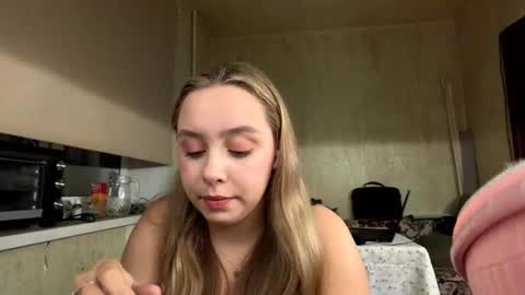 Mia online show from 10-28-25, 08:44