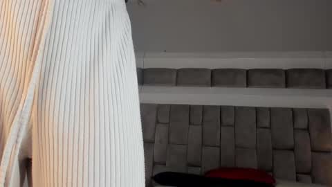 Hi guys It is a pleasure to have you here I am Julieta  online show from 01-10-26, 12:40