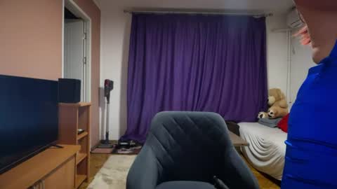 Snapshot of julietterosie chatting on 06-12-26, 09:14 Rose online show from 06-12-26, 09:14