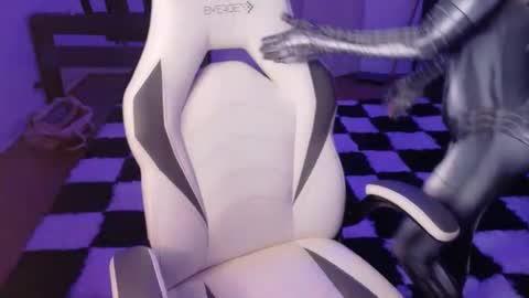 Snapshot of juliettetoken chatting on 04-08-26, 03:28 Goddess Endigo online show from 04-08-26, 03:28