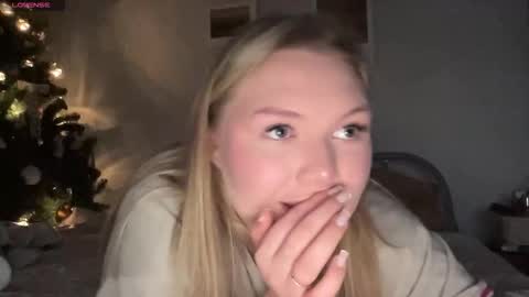 Julie online show from 01-06-26, 01:37