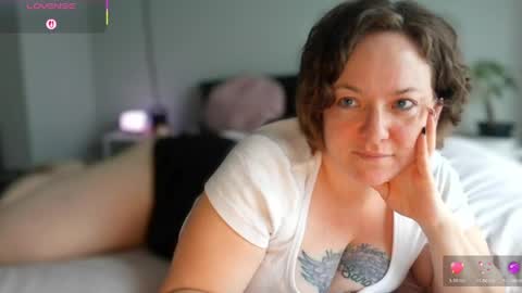 Juli Monroe online show from 05-06-26, 02:55