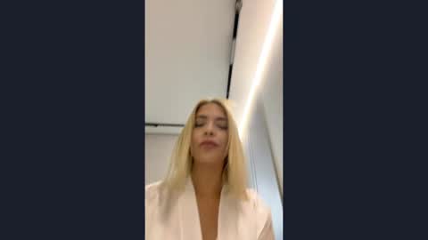 Snapshot of julissalehigh chatting on 05-18-26, 09:59 Bella online show from 05-18-26, 09:59