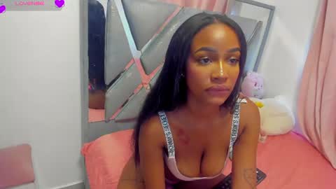 Snapshot of julitpink chatting on 06-15-26, 09:06 julitpink online show from 06-15-26, 09:06