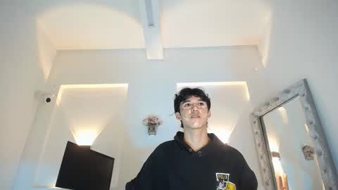 Snapshot of jullian_ricci chatting on 04-29-26, 08:59 jullian online show from 04-29-26, 08:59