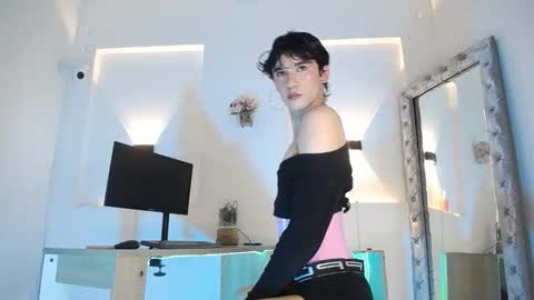 Snapshot of jullian_ricci chatting on 05-23-26, 10:03 jullian online show from 05-23-26, 10:03