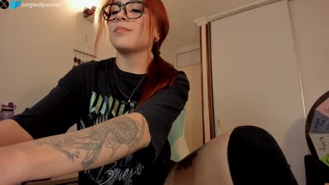 Snapshot of jungleofpandas chatting on 01-31-25, 04:25 Call me Sussy online show from 01-31-25, 04:25