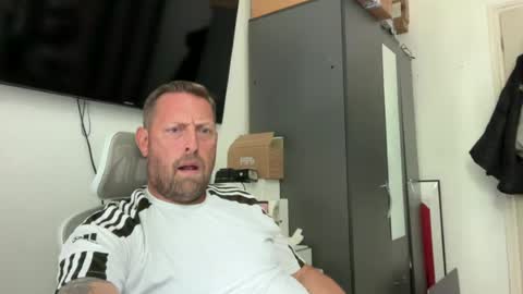Snapshot of junky345 chatting on 06-21-26, 12:30 Junky online show from 06-21-26, 12:30