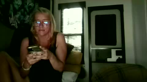 Snapshot of jussnobodybutme chatting on 06-12-26, 02:05 CamperGirl online show from 06-12-26, 02:05