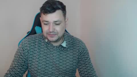 Snapshot of just_a_nice_guy_27 chatting on 02-19-25, 11:28 Alex online show from 02-19-25, 11:28
