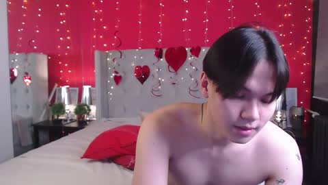 just_gay_ online show from 02-11-25, 04:35