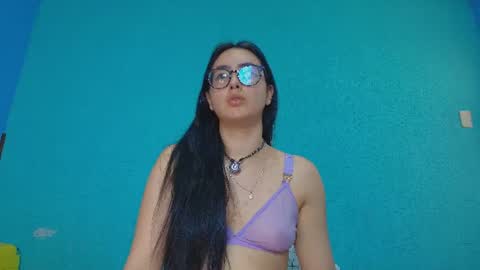 Snapshot of just_isa chatting on 06-23-26, 06:28 Isa y Luci online show from 06-23-26, 06:28