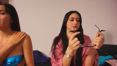 Snapshot of just_isa chatting on 07-21-26, 01:02 Isa y Luci online show from 07-21-26, 01:02