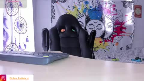 Snapshot of just_katiex chatting on 02-27-25, 09:25 Sofia online show from 02-27-25, 09:25