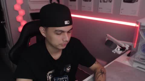 Snapshot of justagamerxxx chatting on 12-15-25, 10:58 Rhys online show from 12-15-25, 10:58