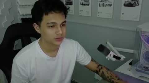 Snapshot of justagamerxxx chatting on 07-05-26, 10:17 Rhys online show from 07-05-26, 10:17