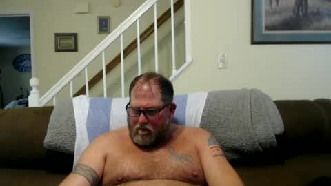 Snapshot of justaguyandnaked chatting on 06-11-26, 06:28 justaguyandnaked online show from 06-11-26, 06:28