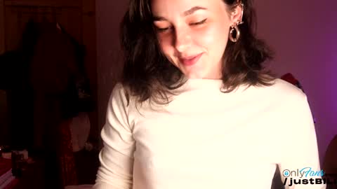 Snapshot of justbecauseiloveit chatting on 12-18-24, 07:19 Billie B William online show from 12-18-24, 07:19