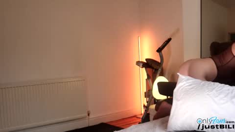 Snapshot of justbecauseiloveit chatting on 10-08-25, 08:34 Billie B William online show from 10-08-25, 08:34