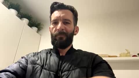 Snapshot of justin_huge chatting on 10-18-25, 06:48 Justin online show from 10-18-25, 06:48