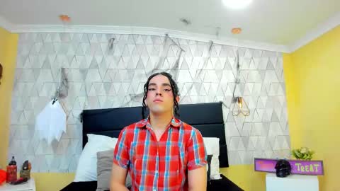 Justine online show from 10-31-25, 04:02