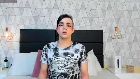 Justine online show from 12-23-25, 03:15