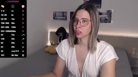 Julie online show from 09-22-25, 03:52