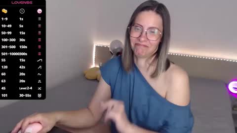 Julie online show from 06-06-26, 04:06