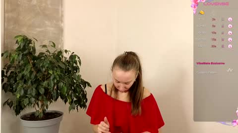 Snapshot of juu_jaa chatting on 02-08-25, 09:25 Juja and Kira online show from 02-08-25, 09:25